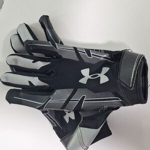 Under Armor Nitro Football Black and Gray Sports Gloves